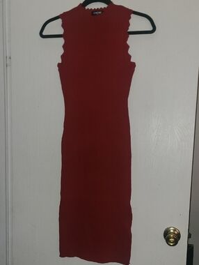 CHICHI Red Scalloped Sleeveless Midi Dress -NEVER WORN-